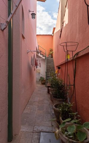 Casa à venda com 313m², 4 quartos e 2 vagas Casa à venda com 313m², 4 quartos e 2 vagasÁrea de Serviço
