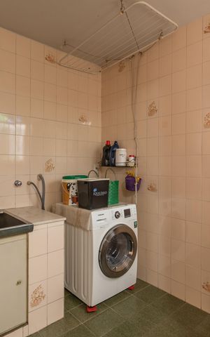 Casa à venda com 313m², 4 quartos e 2 vagas Casa à venda com 313m², 4 quartos e 2 vagasÁrea de Serviço