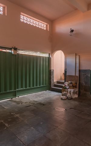 Casa à venda com 313m², 4 quartos e 2 vagas Casa à venda com 313m², 4 quartos e 2 vagasGaragem