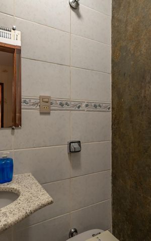 Casa à venda com 313m², 4 quartos e 2 vagas Casa à venda com 313m², 4 quartos e 2 vagasBanheiro de Serviço