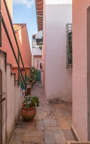 Casa à venda com 313m², 4 quartos e 2 vagas Casa à venda com 313m², 4 quartos e 2 vagasÁrea de Serviço