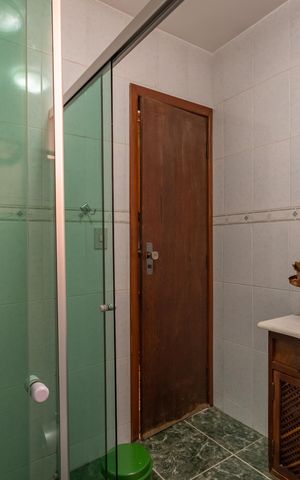 Casa à venda com 313m², 4 quartos e 2 vagas Casa à venda com 313m², 4 quartos e 2 vagasBanheiro Social 2