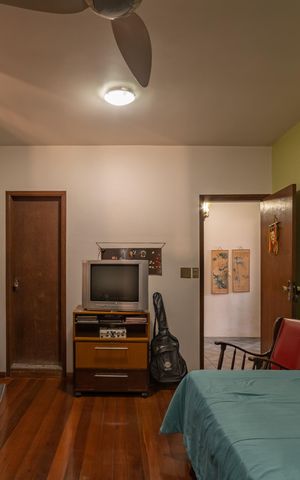Casa à venda com 313m², 4 quartos e 2 vagas Casa à venda com 313m², 4 quartos e 2 vagasSuíte