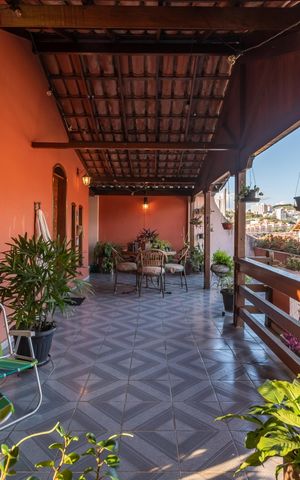 Casa à venda com 313m², 4 quartos e 2 vagas Casa à venda com 313m², 4 quartos e 2 vagasVaranda/Sala