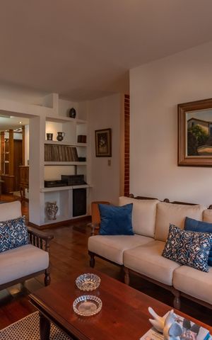 Casa à venda com 313m², 4 quartos e 2 vagas Casa à venda com 313m², 4 quartos e 2 vagasSala 1