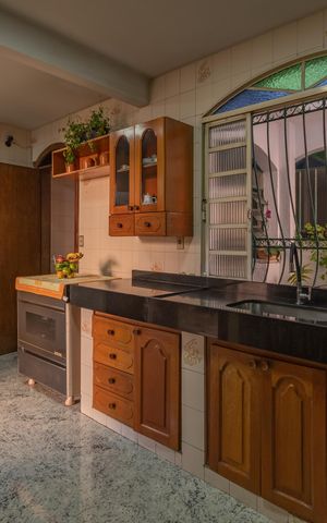 Casa à venda com 313m², 4 quartos e 2 vagas Casa à venda com 313m², 4 quartos e 2 vagasCozinha