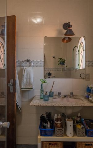 Casa à venda com 313m², 4 quartos e 2 vagas Casa à venda com 313m², 4 quartos e 2 vagasBanheiro Social 1