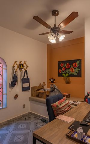 Casa à venda com 313m², 4 quartos e 2 vagas Casa à venda com 313m², 4 quartos e 2 vagasEscritório