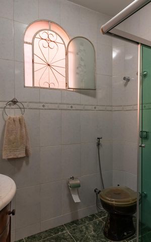 Casa à venda com 313m², 4 quartos e 2 vagas Casa à venda com 313m², 4 quartos e 2 vagasBanheiro Social 2