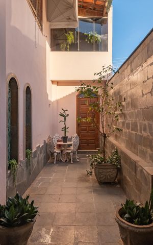 Casa à venda com 313m², 4 quartos e 2 vagas Casa à venda com 313m², 4 quartos e 2 vagasCorredor Lateral