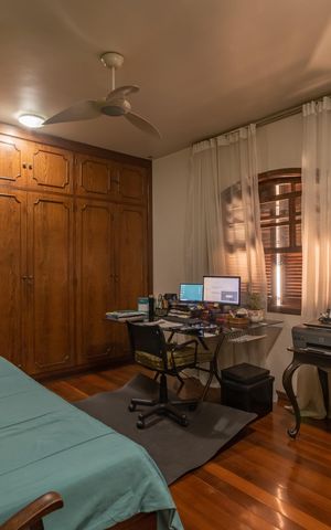 Casa à venda com 313m², 4 quartos e 2 vagas Casa à venda com 313m², 4 quartos e 2 vagasSuíte