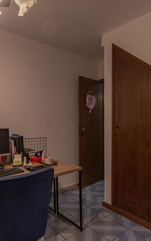 Casa à venda com 313m², 4 quartos e 2 vagas Casa à venda com 313m², 4 quartos e 2 vagasEscritório