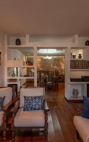 Casa à venda com 313m², 4 quartos e 2 vagas Casa à venda com 313m², 4 quartos e 2 vagasSala 1