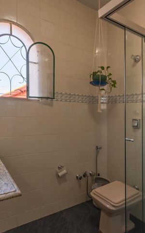 Casa à venda com 313m², 4 quartos e 2 vagas Casa à venda com 313m², 4 quartos e 2 vagasBanheiro Social 1
