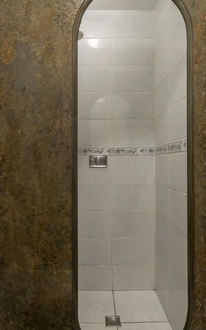 Casa à venda com 313m², 4 quartos e 2 vagas Casa à venda com 313m², 4 quartos e 2 vagasBanheiro de Serviço