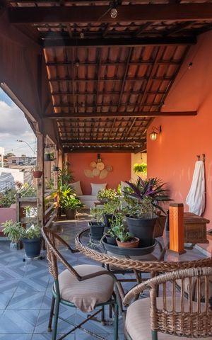 Casa à venda com 313m², 4 quartos e 2 vagas Casa à venda com 313m², 4 quartos e 2 vagasVaranda/Sala