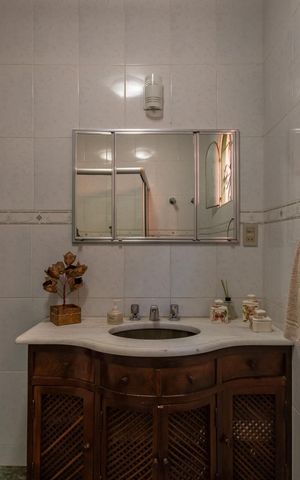 Casa à venda com 313m², 4 quartos e 2 vagas Casa à venda com 313m², 4 quartos e 2 vagasBanheiro Social 2