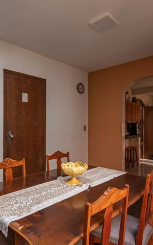 Casa à venda com 313m², 4 quartos e 2 vagas Casa à venda com 313m², 4 quartos e 2 vagasSala 3