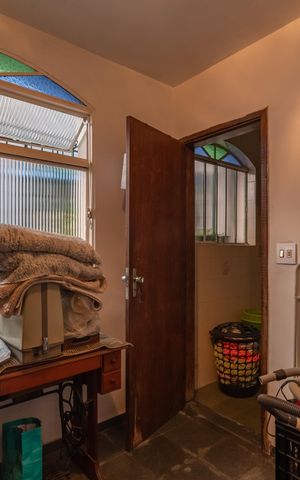 Casa à venda com 313m², 4 quartos e 2 vagas Casa à venda com 313m², 4 quartos e 2 vagasQuarto de Serviço