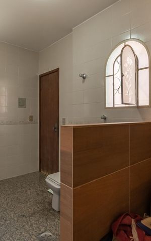 Casa à venda com 313m², 4 quartos e 2 vagas Casa à venda com 313m², 4 quartos e 2 vagasBanheiro Suíte