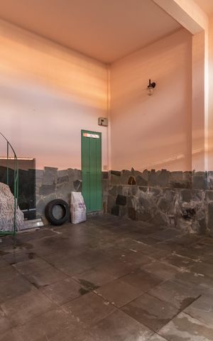 Casa à venda com 313m², 4 quartos e 2 vagas Casa à venda com 313m², 4 quartos e 2 vagasGaragem