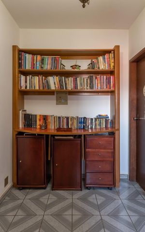 Casa à venda com 313m², 4 quartos e 2 vagas Casa à venda com 313m², 4 quartos e 2 vagasCorredor