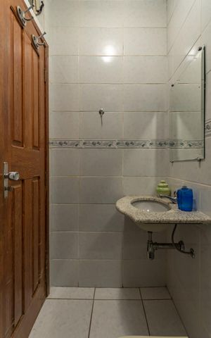 Casa à venda com 313m², 4 quartos e 2 vagas Casa à venda com 313m², 4 quartos e 2 vagasBanheiro de Serviço