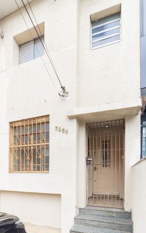 Casa à venda com 200m², 3 quartos e 1 vaga Casa à venda com 200m², 3 quartos e 1 vagaFachada