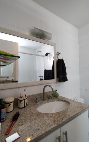Apartamento à venda com 225m², 3 quartos e 2 vagasBanheiro da Suíte 1