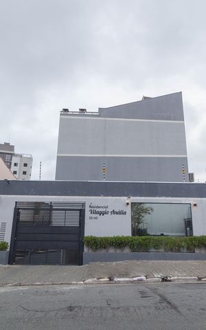 Casa de condomínio à venda com 180m², 3 quartos e 2 vagas Casa de condomínio à venda com 180m², 3 quartos e 2 vagasFachada