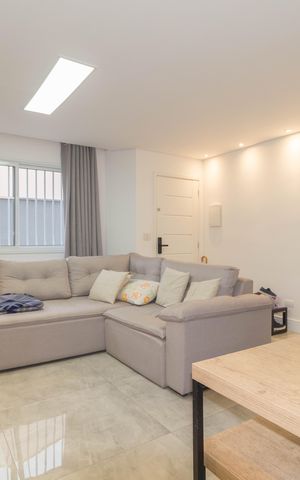 Casa de condomínio à venda com 180m², 3 quartos e 2 vagas Casa de condomínio à venda com 180m², 3 quartos e 2 vagasSala