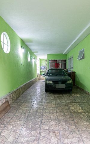 Casa à venda com 250m², 5 quartos e 3 vagas Casa à venda com 250m², 5 quartos e 3 vagasGaragem