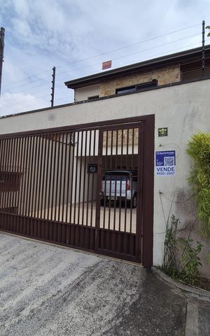 Casa à venda com 274m², 4 quartos e 4 vagas Casa à venda com 274m², 4 quartos e 4 vagasFachada