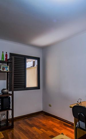 Casa à venda com 274m², 4 quartos e 4 vagas Casa à venda com 274m², 4 quartos e 4 vagasQuarto 1