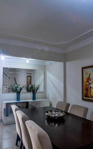 Casa à venda com 274m², 4 quartos e 4 vagas Casa à venda com 274m², 4 quartos e 4 vagasSala de Jantar