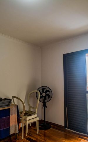 Casa à venda com 274m², 4 quartos e 4 vagas Casa à venda com 274m², 4 quartos e 4 vagasQuarto 2