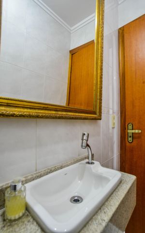 Casa à venda com 274m², 4 quartos e 4 vagas Casa à venda com 274m², 4 quartos e 4 vagasLavabo