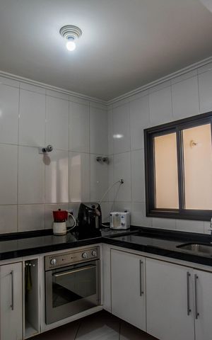 Casa à venda com 274m², 4 quartos e 4 vagas Casa à venda com 274m², 4 quartos e 4 vagasCozinha