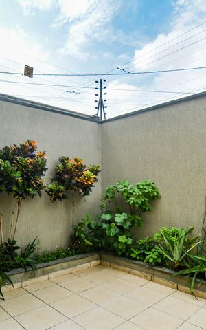 Casa à venda com 274m², 4 quartos e 4 vagas Casa à venda com 274m², 4 quartos e 4 vagasGaragem