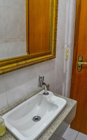 Casa à venda com 274m², 4 quartos e 4 vagas Casa à venda com 274m², 4 quartos e 4 vagasLavabo