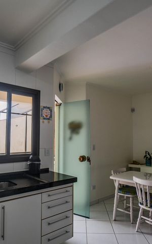 Casa à venda com 274m², 4 quartos e 4 vagas Casa à venda com 274m², 4 quartos e 4 vagasCozinha