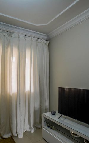 Casa à venda com 274m², 4 quartos e 4 vagas Casa à venda com 274m², 4 quartos e 4 vagasSala de TV