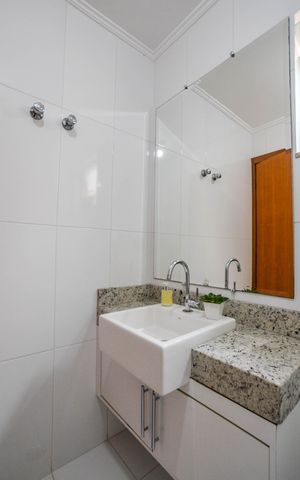 Casa à venda com 274m², 4 quartos e 4 vagas Casa à venda com 274m², 4 quartos e 4 vagasBanheiro
