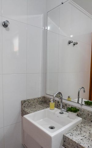 Casa à venda com 274m², 4 quartos e 4 vagas Casa à venda com 274m², 4 quartos e 4 vagasBanheiro