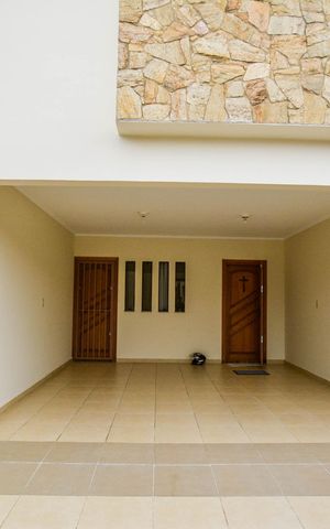 Casa à venda com 274m², 4 quartos e 4 vagas Casa à venda com 274m², 4 quartos e 4 vagasGaragem