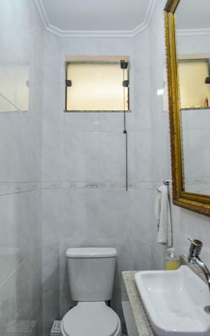Casa à venda com 274m², 4 quartos e 4 vagas Casa à venda com 274m², 4 quartos e 4 vagasLavabo