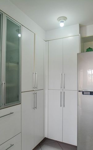 Casa à venda com 274m², 4 quartos e 4 vagas Casa à venda com 274m², 4 quartos e 4 vagasCozinha