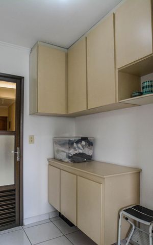 Casa à venda com 274m², 4 quartos e 4 vagas Casa à venda com 274m², 4 quartos e 4 vagasÁrea de Serviço