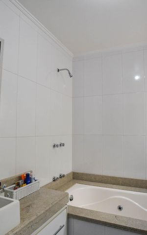 Casa à venda com 274m², 4 quartos e 4 vagas Casa à venda com 274m², 4 quartos e 4 vagasBanheiro da Suíte 2