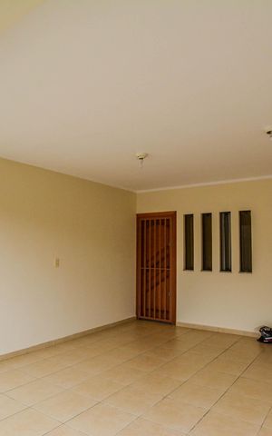 Casa à venda com 274m², 4 quartos e 4 vagas Casa à venda com 274m², 4 quartos e 4 vagasGaragem